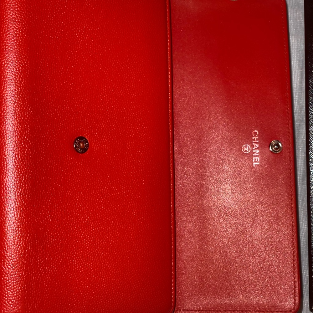 AUTHENTIC RED CHANEL CAVIAR LEATHER - LIKE NEW! - Picture 7 of 16